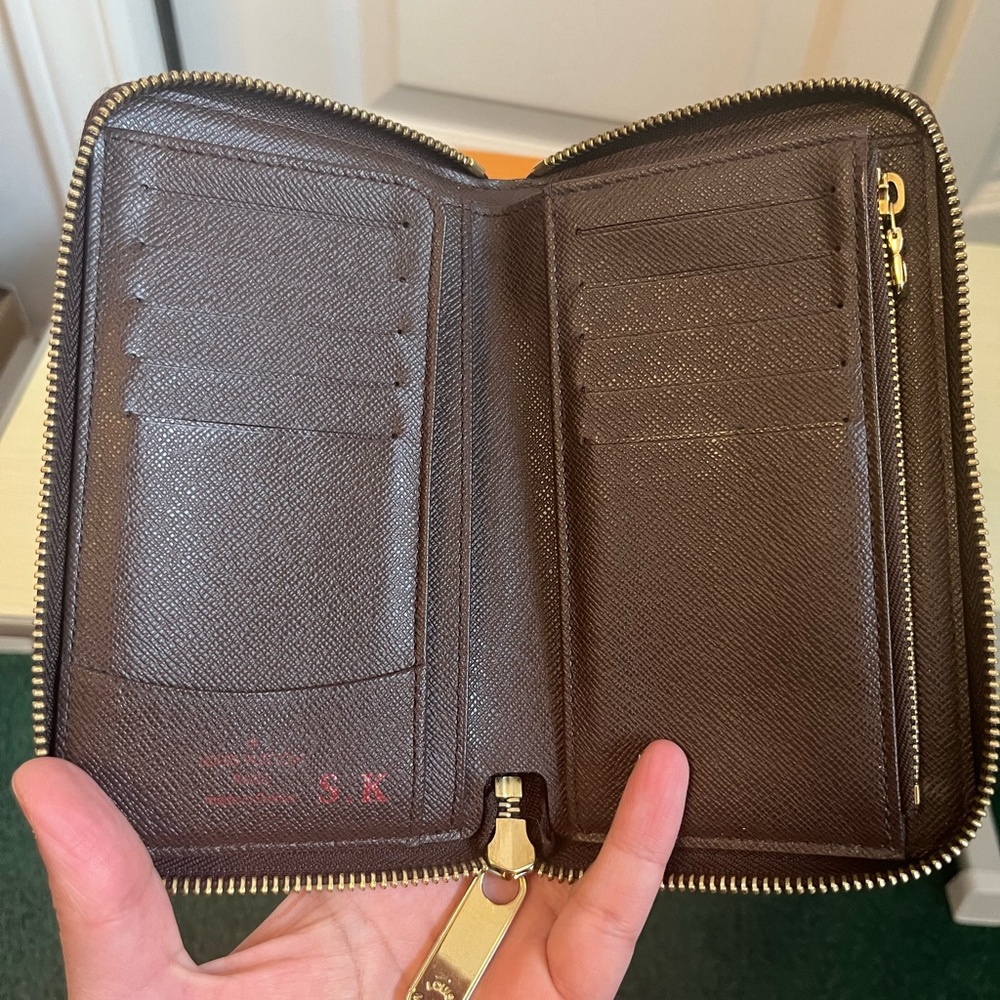 Louis Vuitton Compact Zip A Round Wallet